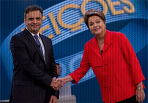 Aécio Neves e Dilma Rousseff se cumprimentam em debate